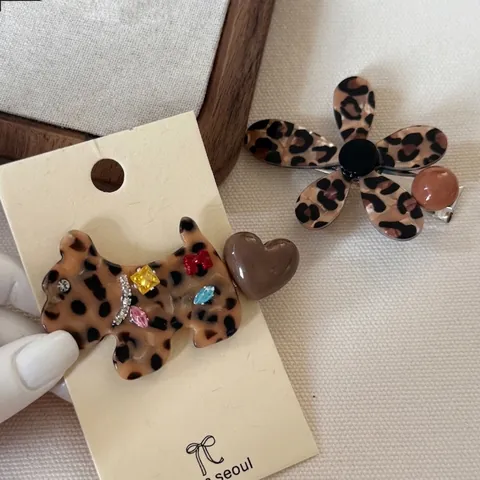 Niche Design Leopard Print Dog Flower Hair Clip For Women Colorful Rhinestone Side Fringe Clip Duckbill Hairpin Fashion Hair Accessory