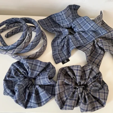 Ensemble d'Accessoires de Coiffure à Carreaux Bleu Gris Style Coréen Serre-tête Vintage Chouchou en Tissu Attaches de Cheveux Faits Main pour Femmes