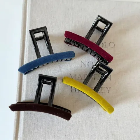 Korean Style Elegant Velvet Square Hair Claw Clip For Women Minimalist Hollow Flocking Shark Clip Fashion Hair Accessories