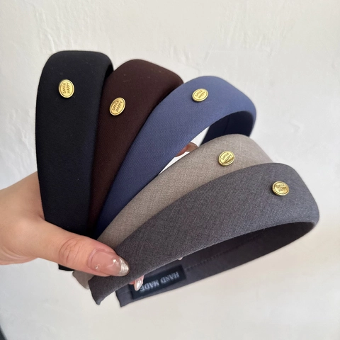 Vintage Gevoerde Spons Hoofdband Voor Vrouwen Met Gouden Metalen Label Breed Stofontwerp Hoog Haar Dagelijkse Haaraccessoire