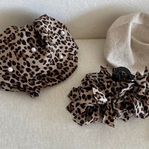 Leopard Print Hair Claw Clip And Scrunchie Set Satin Fabric Artificial Pearl Embellished Shark Clip Retro Elegant Hair Accessories