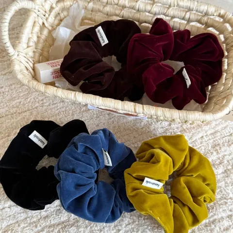 Coleteros Grandes de Terciopelo de Leche para Mujer Gomas del Pelo de Color Sólido Hechas a Mano Accesorios para el Pelo de Otoño Invierno Cintas de Moda
