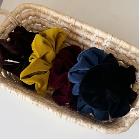 Coleteros Grandes de Terciopelo de Leche para Mujer Gomas del Pelo de Color Sólido Hechas a Mano Accesorios para el Pelo de Otoño Invierno Cintas de Moda