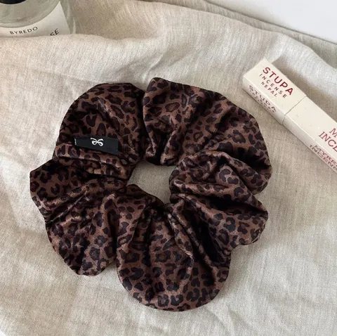 Large Leopard Print Velvet Scrunchie For Women Autumn Winter Handmade Elastic Hair Tie Fashion Commuter Hair Accessories