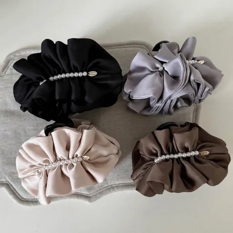 Elegante Satijnen Geplooide Haarklem Met Imitatieparels En Metalen Hanger Voor Vrouwen Haaraccessoires Haarspeld