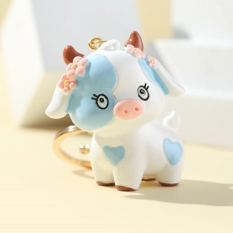 3D Cute Cartoon Cow Resin Keychain Lovely Animal Figurine Key Ring Heart Pattern Simulation Cow Bag Pendant Gift Jewelry