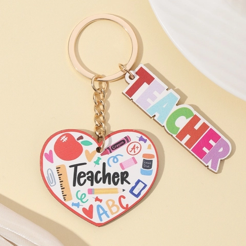Set de Regalo de Llavero Best Teacher Ever para el Día del Maestro de Madera Estampado con Letras de Arcoíris Colgante de Manzana Libro