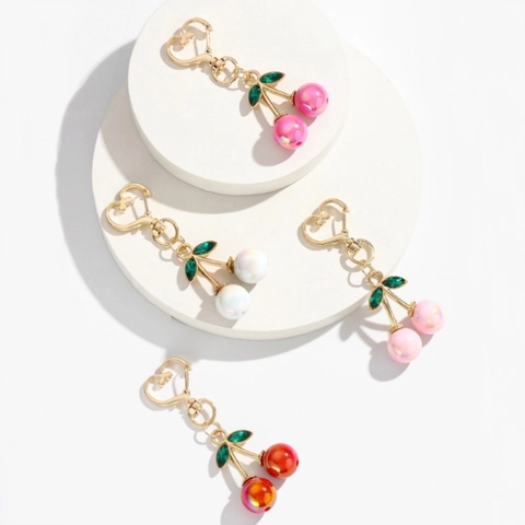 Mignon Porte-clés Cerise en Résine pour Femmes Fermoir en Cœur Alliage Doré Strass Feuille Pendentif Fruit Charme de Sac Bijoux Cadeau