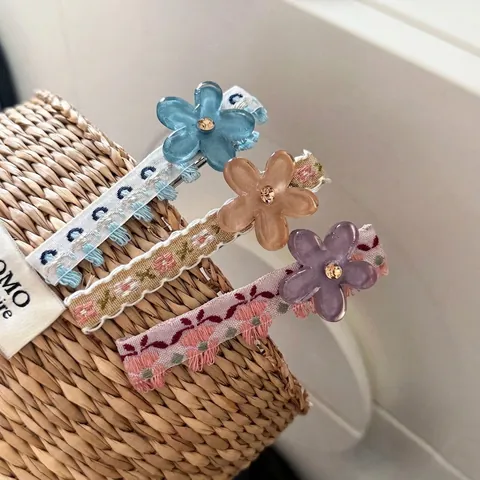 Pince à Cheveux Fleur en Tissu Brodé Coréen Fait à la Main avec Gland en Résine Bec de Canard pour Femme Quotidien