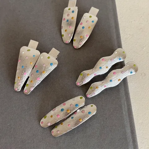Barrettes à Cheveux en Métal Brossé Argenté Avec Pois Colorés Pinces à Bec de Canard Géométriques pour Femme Accessoires