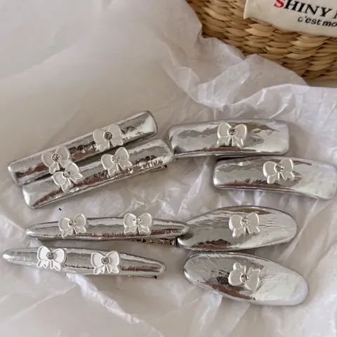 Pinza para el Cabello Y2K Plata Cuero PU con Lazo Dulce Genial Strass Pinza Pico de Pato Tendencia Clip Lateral para Mujer Accesorio