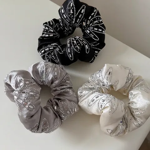 Luxuriöse Satin Strass Haargummi Geometrisches Muster Haarseil Für Damen Elegante Schwerindustrie Haarschmuck Accessoires