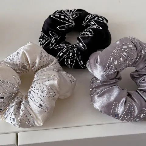 Luxuriöse Satin Strass Haargummi Geometrisches Muster Haarseil Für Damen Elegante Schwerindustrie Haarschmuck Accessoires