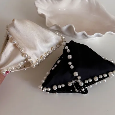 French Elegant Bow Pearl Edge Hair Claw For Women Luxury Fabric Artificial Pearl Shark Clip Hairpin Hair Accessories