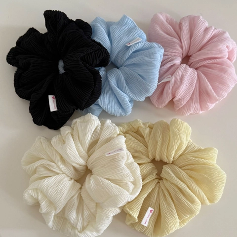 Sweet Cream Pleated Fabric Scrunchie For Women Large Elastic Hair Tie Handmade Heart Tag Ponytail Holder Hair Accessories