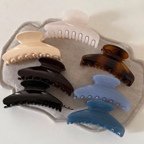 Korean Style Large Jelly Color Hair Claw Clip For Women Simple Acrylic Shark Clip For Thick Hair Styling Accessories
