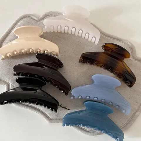 Korean Style Large Jelly Color Hair Claw Clip For Women Simple Acrylic Shark Clip For Thick Hair Styling Accessories