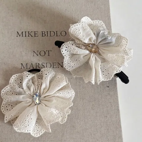 Elegante Pinza per Capelli in Pizzo a Fiore Bianco Crema Stile Coreano Francese Vintage Fatto a Mano Elastico Con Strass Gioielli