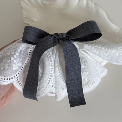 Pinza para el Pelo con Volantes de Encaje Romántico Francés Elegante Lazo Gris Encaje Blanco Accesorio para el Cabello