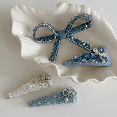 Fermaglio per Capelli con Fiocco in Cristallo Perlato Blu Elegante Clip a Becco d'Anatra con Strass a Triangolo per Donna Gioielli