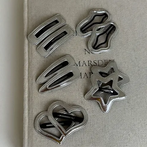 Fermagli per Capelli in Metallo Pelle PU Argento per Ragazze Stella Cuore Goccia D'acqua Nuvola Geometrici Clip BB Accessori Y2K