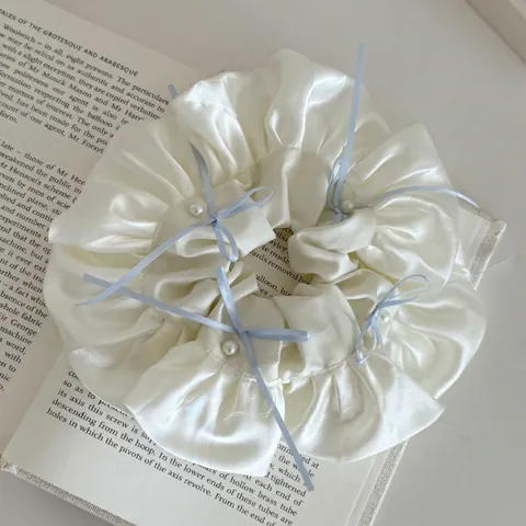 Elegante Elastico Per Capelli Grande In Raso Con Fiocchi In Nastro Azzurro E Künstliche Perle Sintetiche Bianche Accessori Per Capelli Donna