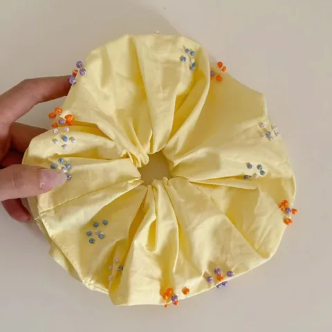 Scrunchie Giallo con Perline Fatto a Mano Elastico in Tessuto Grande con Perline Colorate Elegante Accessori Capelli Donna