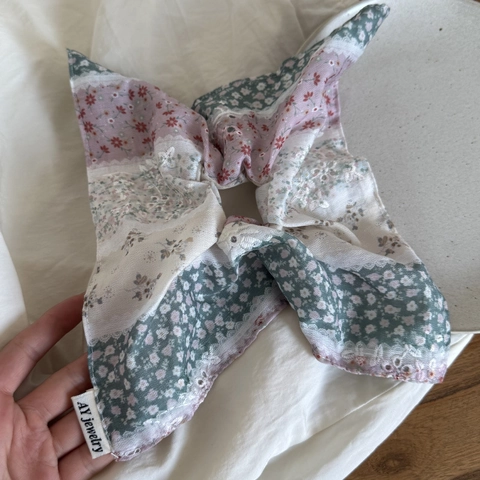 Chouchou Patchwork Floral Vert pour Femmes Style Forêt Grand Nœud en Tissu Élastique à Cheveux Douce Mode Accessoires