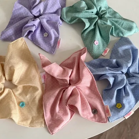 Simpatici Scrunchies in Tessuto a Pois Con Decorazione di Bottoni Elastici per Capelli Grandi alla Moda per Donna Fatti a Mano