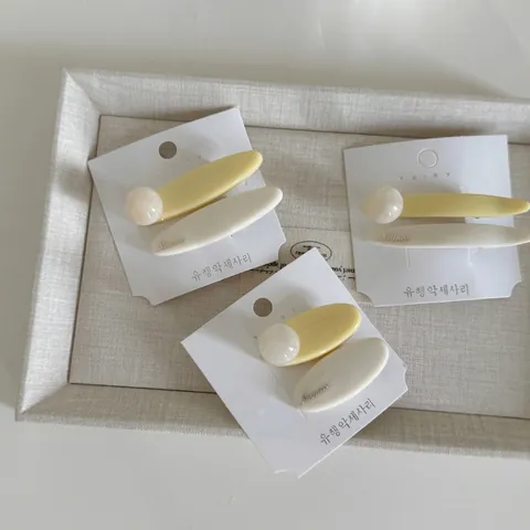 Pince à Cheveux Macaron Crème Jaune Blanc Mat Doux Acrylique Minimaliste Clip Crocodile Design Ovale Ondulé Épingle à Cheveux Femme Fille