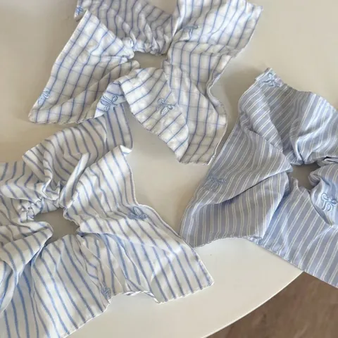 Frisch Handgefertigt Stoff Haargummi Blau Weiß Gestreift Kariert Stickerei Schleife Haarband Mode Pendeln Kopfbedeckung Für Damen