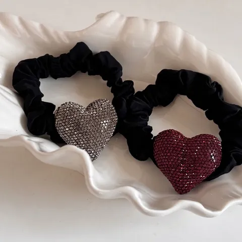 Elegante Scrunchie con Cuore in Strass Fatto a Mano in Tessuto Nero Elastico per Capelli da Donna Accessori per Capelli Moda
