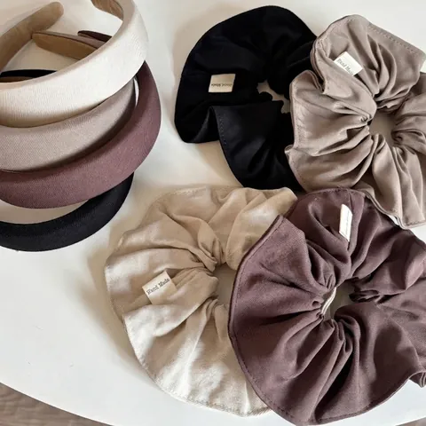 Accessori per Capelli in Tessuto Saia Minimalisti Colore Tè al Latte Grande Scrunchie Fascia in Spugna Spessa Per Donna