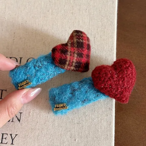 Vintage Red Plaid Heart Plush Hair Clip Blue Contrast Color Knitted Bangs Clip Handmade Chic Hair Accessories For Women