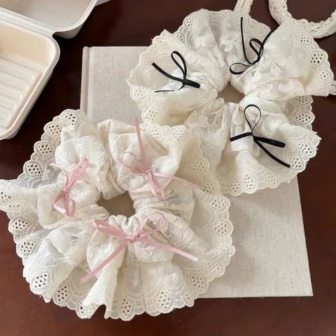 Süßes Creme Spitzen Haargummi Mit Schleife Bestickt Floral Haarschmuck Elegant Satinband Schleife Accessoires Für Damen