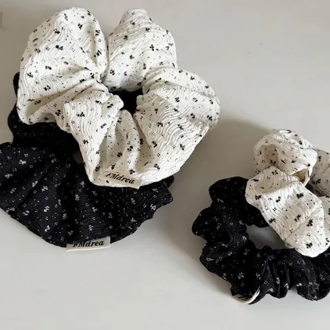Vintage Blumen Stoff Haargummis Schwarz Weiß Plissierte Haarbänder Handgefertigte Elastische Haargummis Damen Haarschmuck