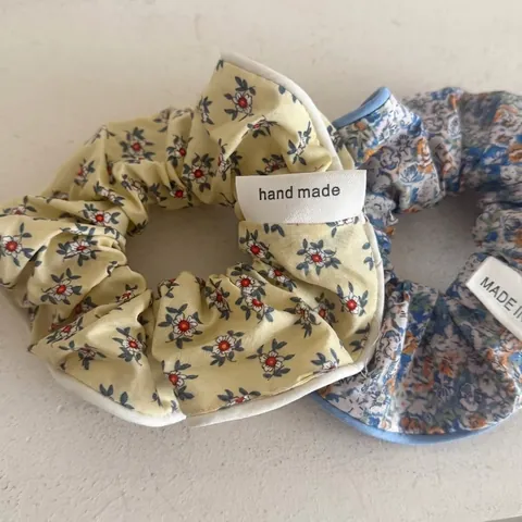 Scrunchies in Tessuto Floreale in Stile Coreano Fatti a Mano Elastici per Capelli con Motivo a Fiori Vintage per Donna Accessori Capelli