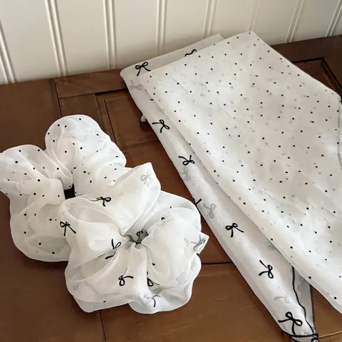 Chouchou en Maille Minimaliste Et Foulard Pour Cheveux Blanc Noir à Pois Nœud Élastiques Cheveux Pour Femmes Accessoire