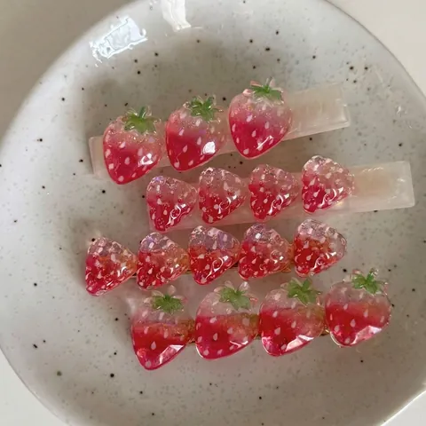 Schattige Aardbei Hart Acryl Haarclip Voor Vrouwen Roze Hars Fruit Eendenbek Clip Mode Y2K Haaraccessoires Hoofddeksels