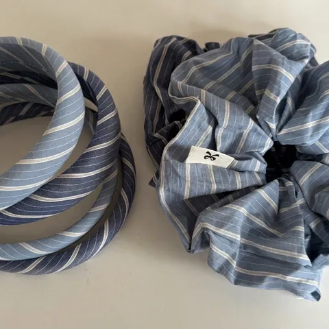 Κορεατικό Στυλ Μινιμαλιστικό Ριγέ Ύφασμα Scrunchie Και Σετ Στέκα Μαλλιών Preppy Style Μπλε Λευκή Ρίγα Αξεσουάρ Μαλλιών Για Γυναίκες