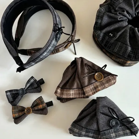 Ensemble d'Accessoires Cheveux en Tissu Plaid Style Britannique Rétro Serre-tête avec Nœud et Bouton Vintage Pince à Cheveux pour Femme