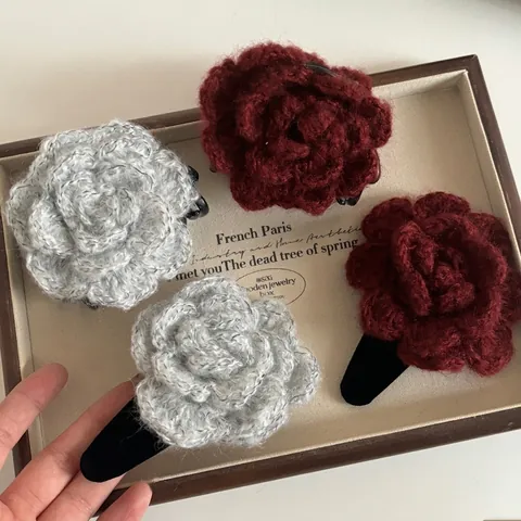 Vintage Handgefertigte Gestrickte Blume Haarklammer Weinrot Grau Wollgarn Rose Haarkralle Elegante Winter Accessoires Damen