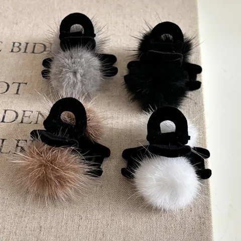 Elegante Mini Fermaglio per Capelli a Squalo con Palla in Pelliccia di Visone Geometrico Peluche per Donna Accessorio
