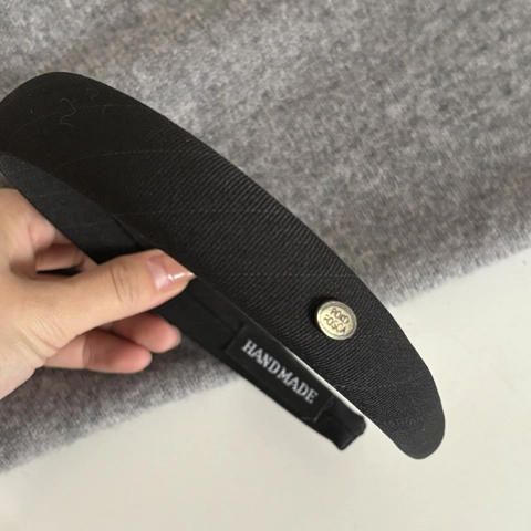 Barrette à Nœud en Tissu Noir Style Coréen Pince Bec de Canard Fait Main Serre-tête Étiquette Argentée Accessoires Cheveux Femme