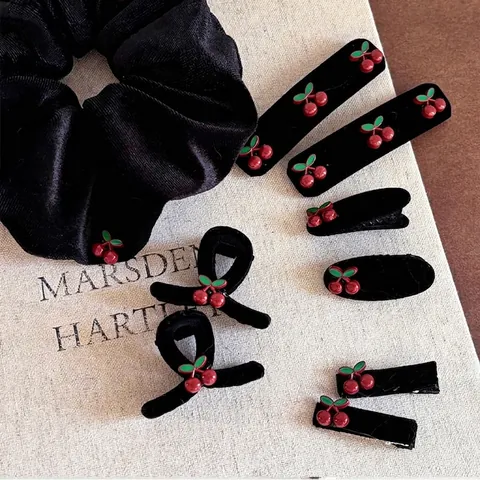 Fermaglio per Capelli in Velluto Nero Vintage Con Decorazione a Ciliegia Rossa Clip a Becco d'Anatra per Donna Accessori