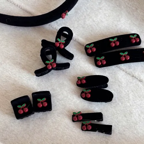 Fermaglio per Capelli in Velluto Nero Vintage Con Decorazione a Ciliegia Rossa Clip a Becco d'Anatra per Donna Accessori