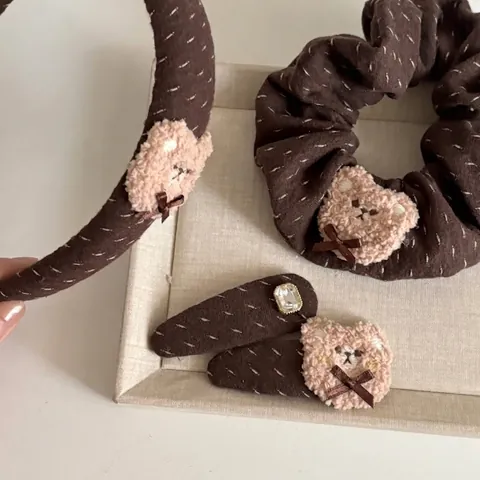 Süße Braune Gepunktete Stoff Haarschmuck Set Mit Plüsch Bär Schleife Stirnband Haarspangen Strass Haargummi Für Damen Mädchen