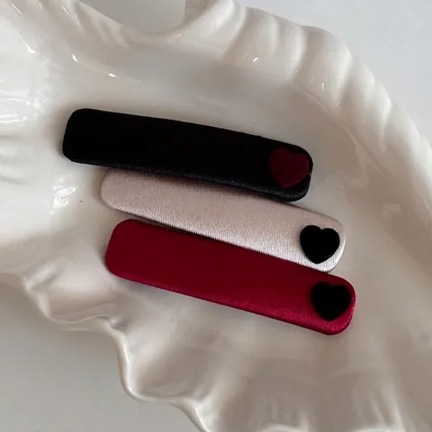 Fermaglio per Capelli con Cuore Rosso in Velluto Vintage Elegante Clip per Frangia Laterale Fatto a Mano Stile Coreano per Donna