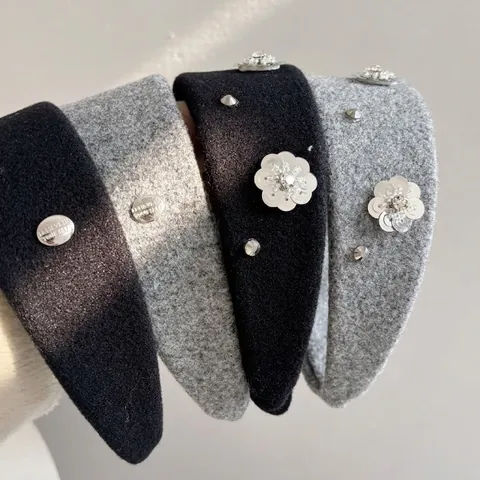 Mode Damen Wollstirnband Breit Mit Paillettenblumen Und Metallnieten Handgefertigte Pendeln Haarschmuck Haarreif