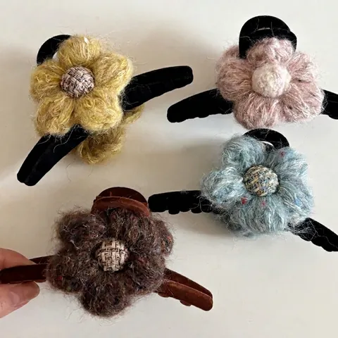 Große Plüsch Blume Haarklammer Für Damen Vintage Strickgarn Haifisch-Clip Elegante Herbst Winter Floral Haarschmuck